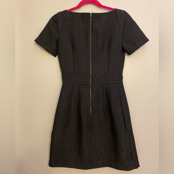 Cute short sleeve Black French Connection Dress!! - Picture 2 of 4